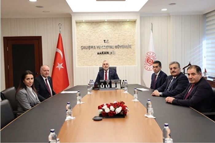 2026'da geçerli olacak asgari ücret için ilk toplantı başladı