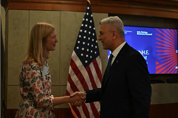 Ticaret Bakanı Bolat, ABD'de iş çevreleriyle bir araya geldi, şirketlerin desteklerinden memnuniyet duyduğunu söyledi