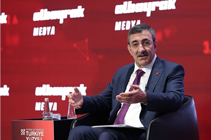 Cumhurbaşkanı'nın ardından Cevdet Yılmaz'dan da asgari ücret çıkışı