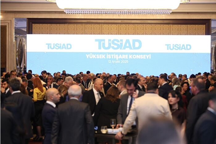 TÜSİAD'ın resepsiyonunda siyaset ve iş dünyası buluştu