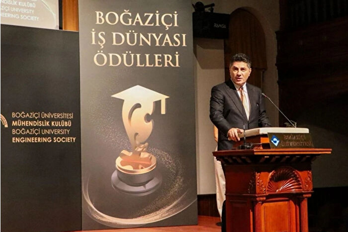 Safi Holding Yönetim Kurulu Başkanı Hakan Safi, Boğaziçi İş Dünyası Ödülleri’nde Onur Ödülü aldı