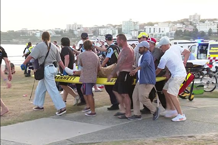 Avustralya'nın Sdyney kentindeki Bondi Plajı'nda silahlı saldırı; polisten 'sığınaklara gidin' uyarısı