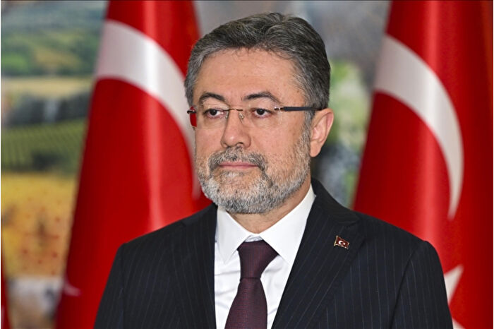Tarım ve Orman Bakanı İbrahim Yumaklı, ürünlerde pestisit kalıntısını önlemeyi amaçlayan yeni B-Reçete Sistemi'ni anlattı