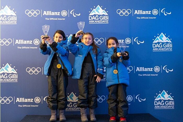 Erzurum’da kendi dağının karıyla tanışmayan kız çocukları kayak antrenörü olacak
