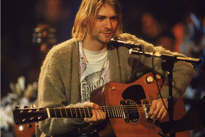 Kurt Cobain’in MTV Unplugged’da çaldığı rekor fiyatlı gitar Royal College of Music’e bağışlandı
