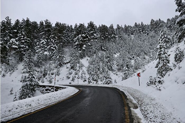 Zigana Dağı beyaza büründü