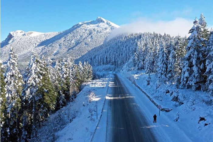 Küre Dağları kış mevsiminin tüm güzelliklerini sergiliyor
