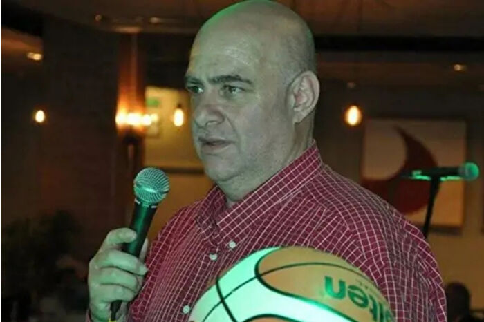 Eski milli basketbolcu Ediz Baksi, balkondan düşerek yaşamını yitirdi