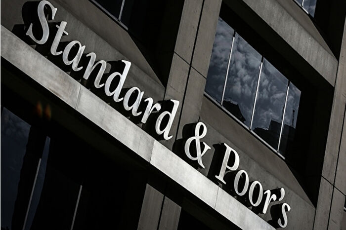 S&P Global Ratings, Renault SA'nın kredi notunu BBB-'ye yükseltti