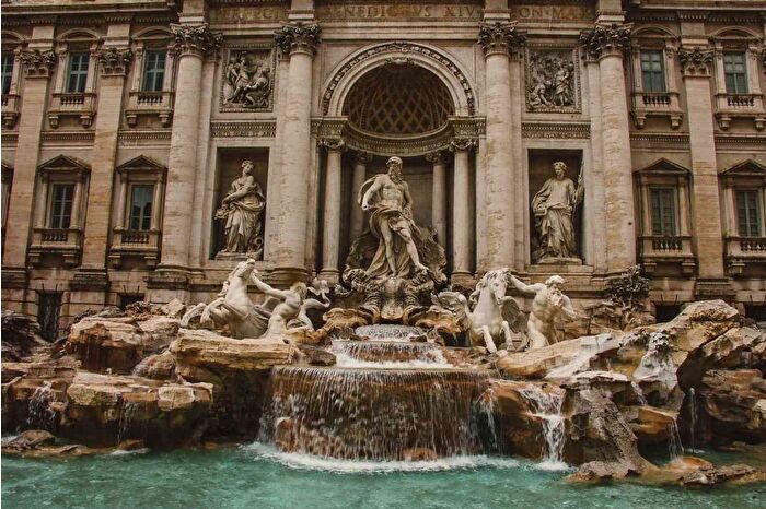 Roma'da 'Aşk Çeşmesi' olarak bilinen tarihi Trevi Çeşmesi'ni ziyaret etmek turistler için ücretli olacak