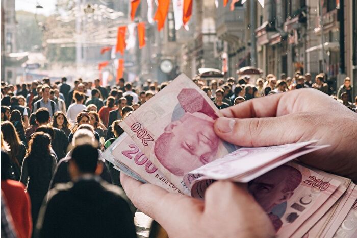 Asgari ücret yüzde 27 oranında artırıldı ve 28 bin 75 lira oldu