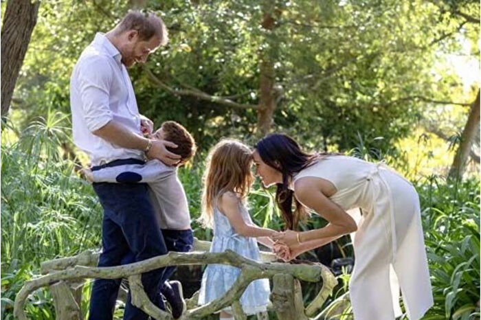 Meghan Markle ve Prens Harry çifti Kraliyetten ayrılsalar da geleneği bozmadılar