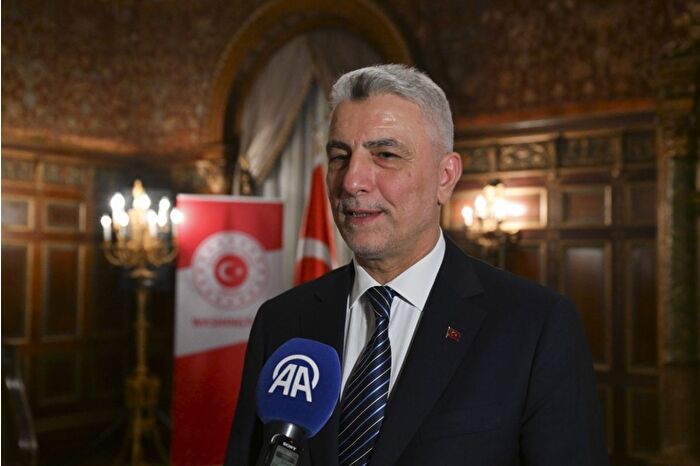 Ticaret Bakanı Bolat'tan 'Türkiye ile Azerbaycan arasında serbest ticaret anlaşması yapılmasını arzu ediyoruz' açıklaması