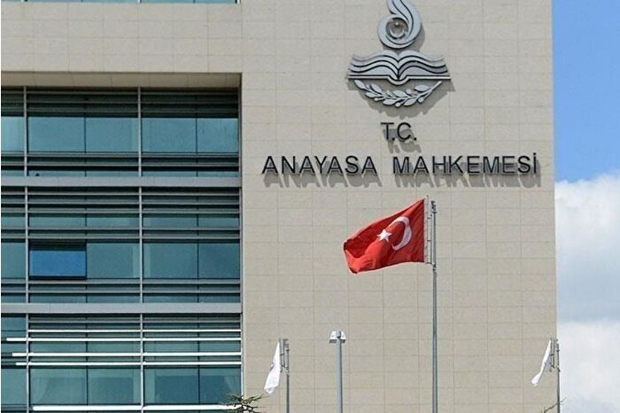 AYM, gümrük müşavirliği için 'yüz kızartıcı suç' düzenlemesini iptal etti