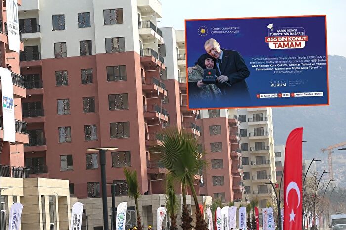 26 Şubat depremleri sonrasında başlatılan inşa seferberliğinde sona geliniyor 27 Aralık'taki son törenle teslim edilen konut 455 bin 357'ye ulaşılacak