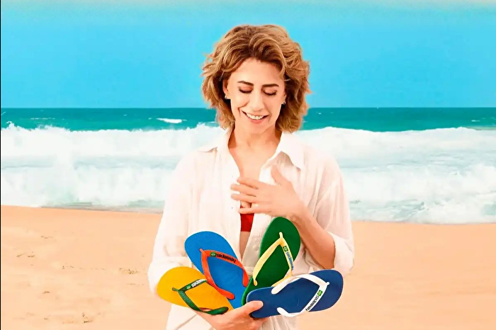 Brezilya’da sağcı siyasetçiler ünlü terlik markası Havaianas’ı boykot ediyor; gerekçe Fernanda Torres'in oynadığı reklam filmi