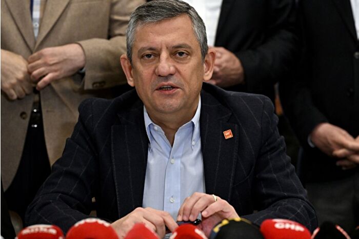 CHP Genel Başkanı Özel, Sadettin Saran'ın gözaltına alınmasıyla ilgili Fenerbahçe Başkan Vekili ile görüştü