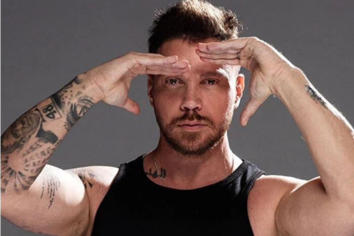 Sinan Akçıl’a 10 yıldır yediemin otoparkında bekleyen minibüsü nedeniyle dava açıldı