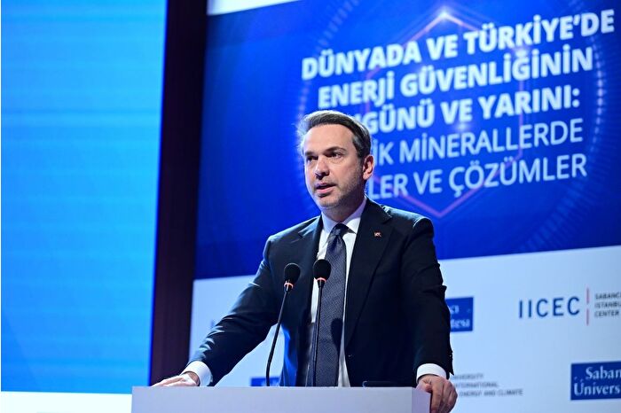 Bakan Bayraktar, 2026 yılının yenilenebilir enerjide rekor yıl olacağını söyledi