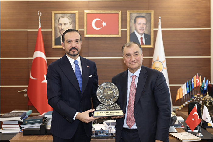 Ülker'den AK Parti'ye ziyaret