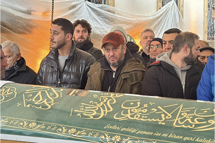 Oyuncu Serkan Keskin'in acı günü, 7 ay önce annesini şimdi de babasını kaybetti