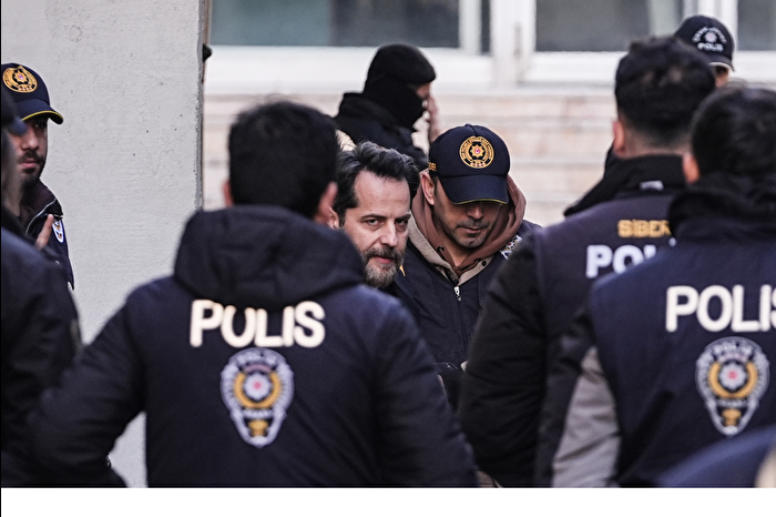 'Futbolda bahis' soruşturması kapsamında gözaltına alınan 26 zanlı adliyede; Erden Timur'dan ilk görüntü