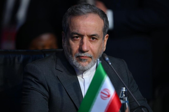 İran Dışişleri Bakanı Erakçi, ülkenin altyapısına tekrar saldırı olması halinde kısıtlamaların kalkacağını söyledi