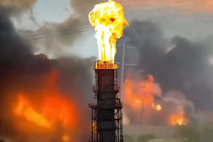 İsrail İran'ın en büyük doğal gaz tesisini vurdu, İran da Katar'ın dev LNG tesislerine saldırdı, iki tesiste de büyük yangınlar çıktı