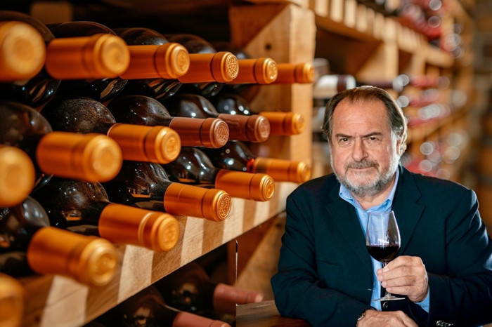 Türkiye’de de birçok bağın kurulmasına danışmanlık yapan 'Şarap Sihirbazı' lakaplı Michel Rolland 78 yaşında kalbine yenildi