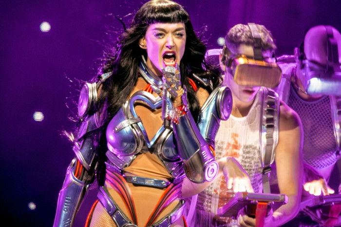 Avustralyalı moda tasarımcısı Katie Perry, yaklaşık 17 yıl süren marka anlaşmazlığında pop yıldızı Katy Perry'yi yendi