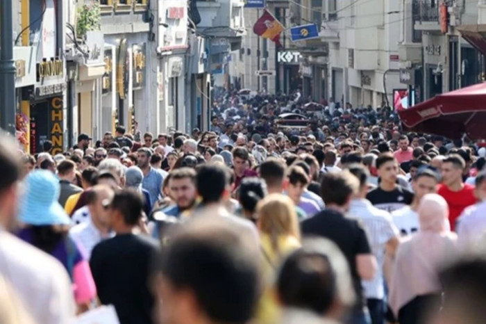 Türkiye’de işsizlik 2025’te 0,4 puan gerileyerek son 21 yılın en düşük seviyesi olan yüzde 8,3’e indi