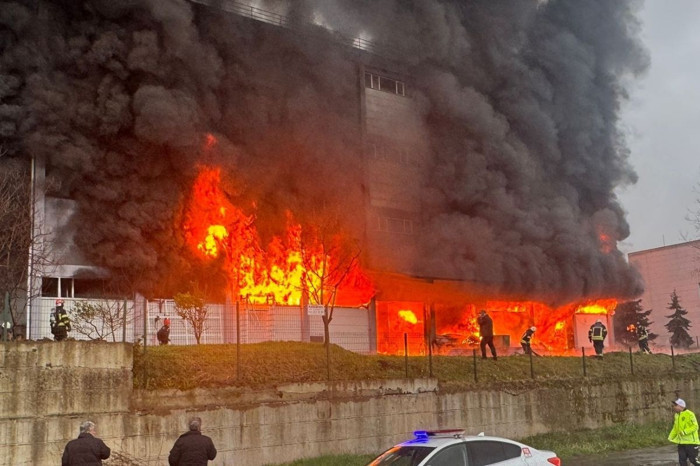 Trabzon'da fındık fabrikasının deposunda yangın çıktı