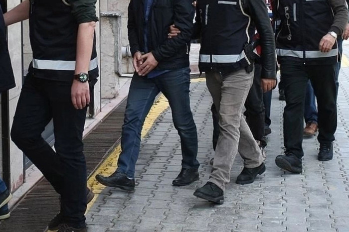 İstanbul merkezli izinsiz sermaye piyasası faaliyeti operasyonunda 5 zanlıya gözaltı