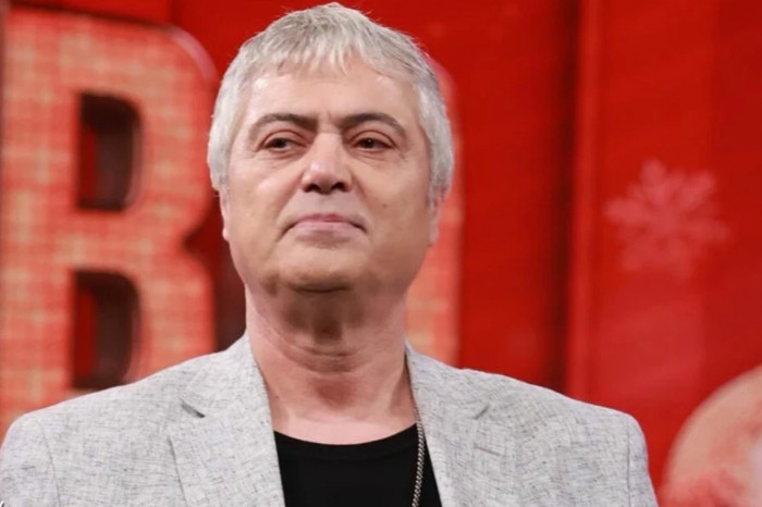 Cengiz Kurtoğlu, yüksek tansiyon ve burun kanaması şikâyetiyle hastaneye kaldırıldı, iki damarından biri stentle açıldı