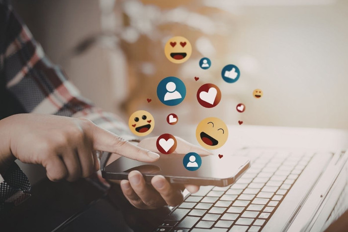 Bakan Uraloğlu, Türkiye'de çevrim içi medyada geçirilen haftalık sürenin 41 saati aştığını açıkladı