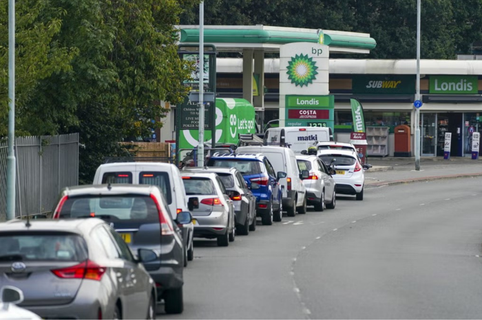 İngiliz basınına göre İngiltere Merkez Bankası petrol arzının kalıcı şekilde azalabileceği senaryosuna hazırlık yapıyor