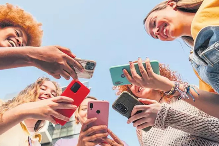 Z kuşağı navigasyon ve dijital mesajlaşma nedeniyle yön bulma ve kelime dağarcığını kaybediyor