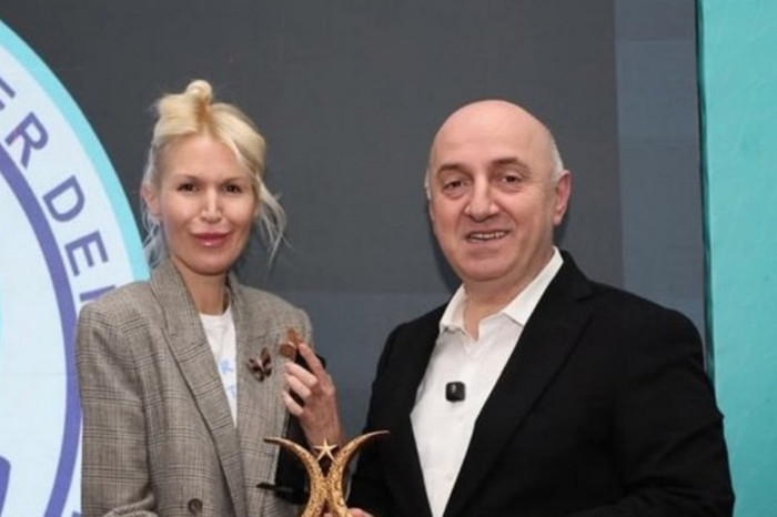 Derin Mermerci’nin kurucusu olduğu Bir Can Bir Candır Derneği, Darıca’daki yaşam alanı projesiyle ödüle layık görüldü