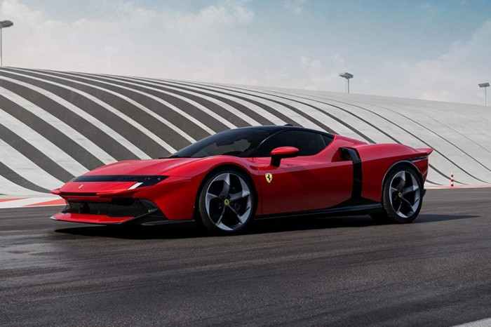 Orta Doğu krizi lüks otomobil devlerini durduramadı, araçlar üç kat pahalıya havadan gidiyor