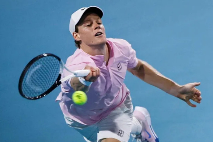 Sinner, sezonun ilk iki Masters turnuvasını kazanarak Roger Federer’den sonra bunu başaran ilk tenisçi oldu