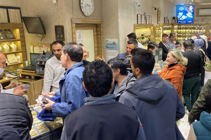 Altın 17 yılın en kötü performansını sergilemeye hazırlanıyor