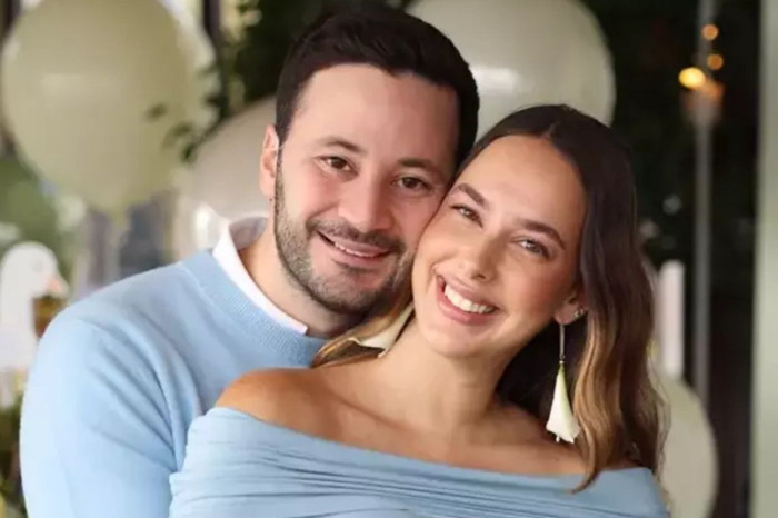 Sima Tarkan ve Mark Başoğlu ilk bebeklerini kucaklarına aldı