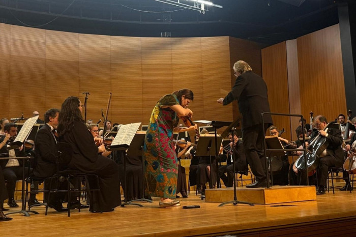 Keman sanatçısı Veriko Tchumburidze, BBDSO'da konser verdi