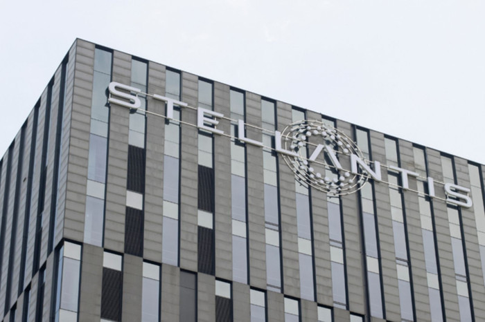 Stellantis 700 bin aracı yangın riskiyle geri çağırdı