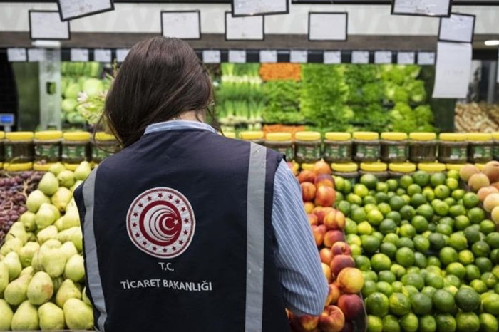 Meyve ve sebzede fahiş fiyat uygulayan işletmelere 96,6 milyon lira ceza uygulandı