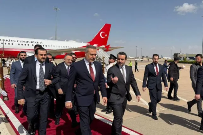 Dışişleri Bakanı Hakan Fidan Suriye'de; Zelenski ve Şara'yla üçlü görüşme yapacak