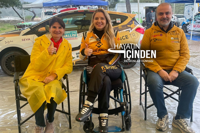 Kübra Denizci Keskin 16 yaşında geçirdiği bir kazayla engelli kaldı,  küsmedi, direksiyona geçti dünyanın ilk engelli kadın ralli pilotu oldu