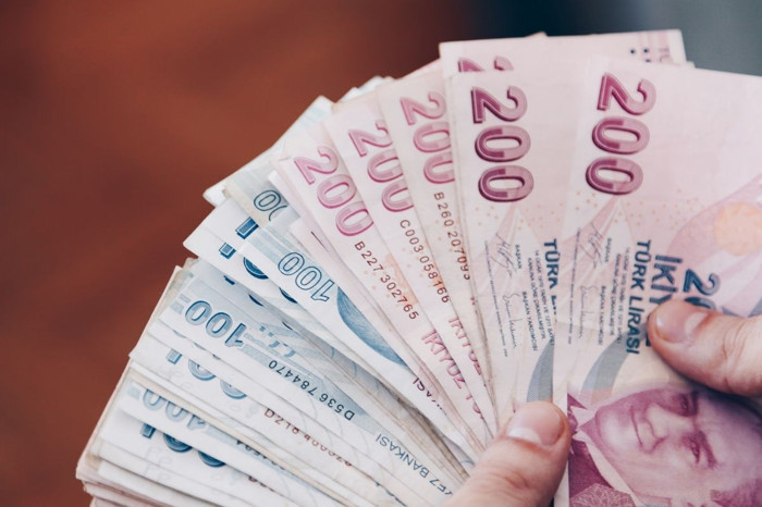 Türk lirasının reel değeri mart ayında artış göstererek 104,61 seviyesine yükseldi
