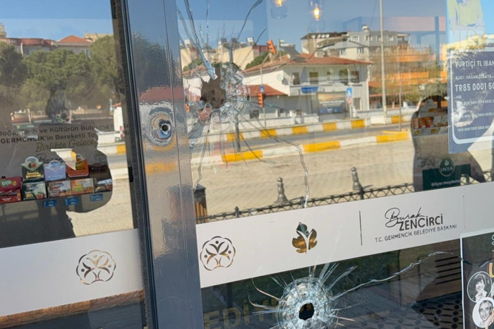 Eski Germencik Belediye Başkanı Öndeş, belediyeye ait iş yerini kurşunladığı iddiasıyla yakalandı