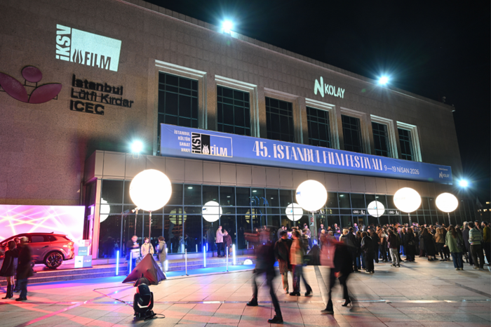 İKSV tarafından düzenlenen 45'inci İstanbul Film Festivali, açılış töreniyle başladı